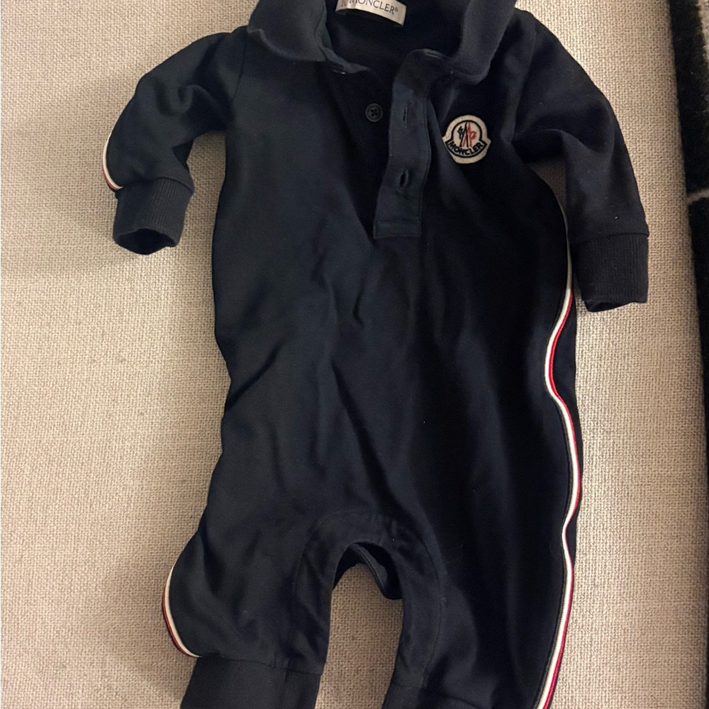 Moncler Enfant
Logo Patch Long-Sleeved Onesie